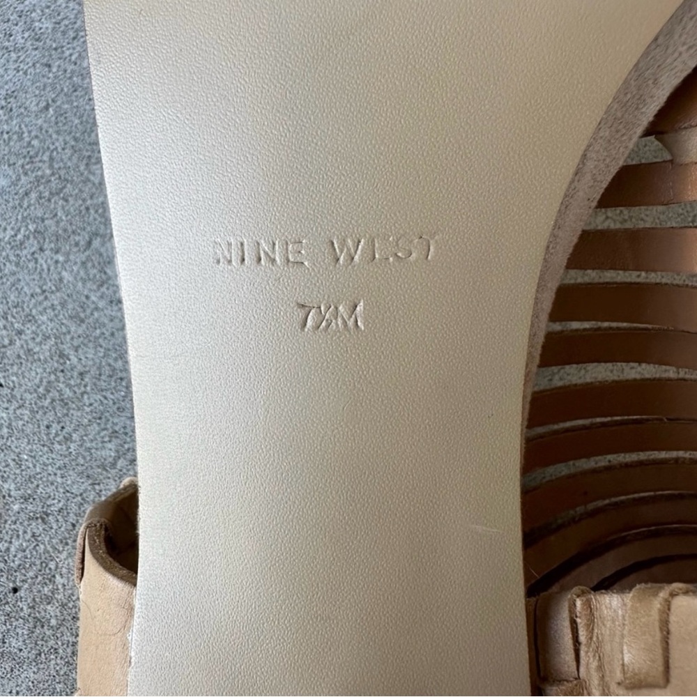 Nine West Leather Platform Hells
Sandals Size 7.5 🌸 - Picture 8 of 10